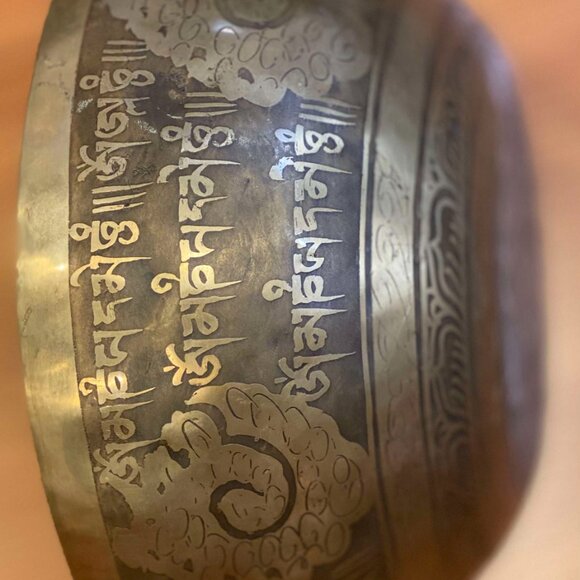 Authentic Hand Made Kalachakra Mandala Tibetan Singing Bowl. - Picture 7 of 10